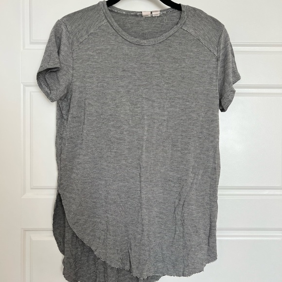 MEL rose Market Women’s Gray Tee Size XS - Picture 1 of 4
